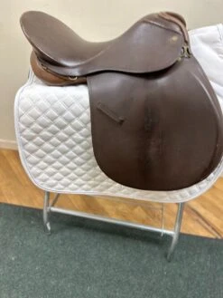 Gold Medal Saddlery 17" R AP